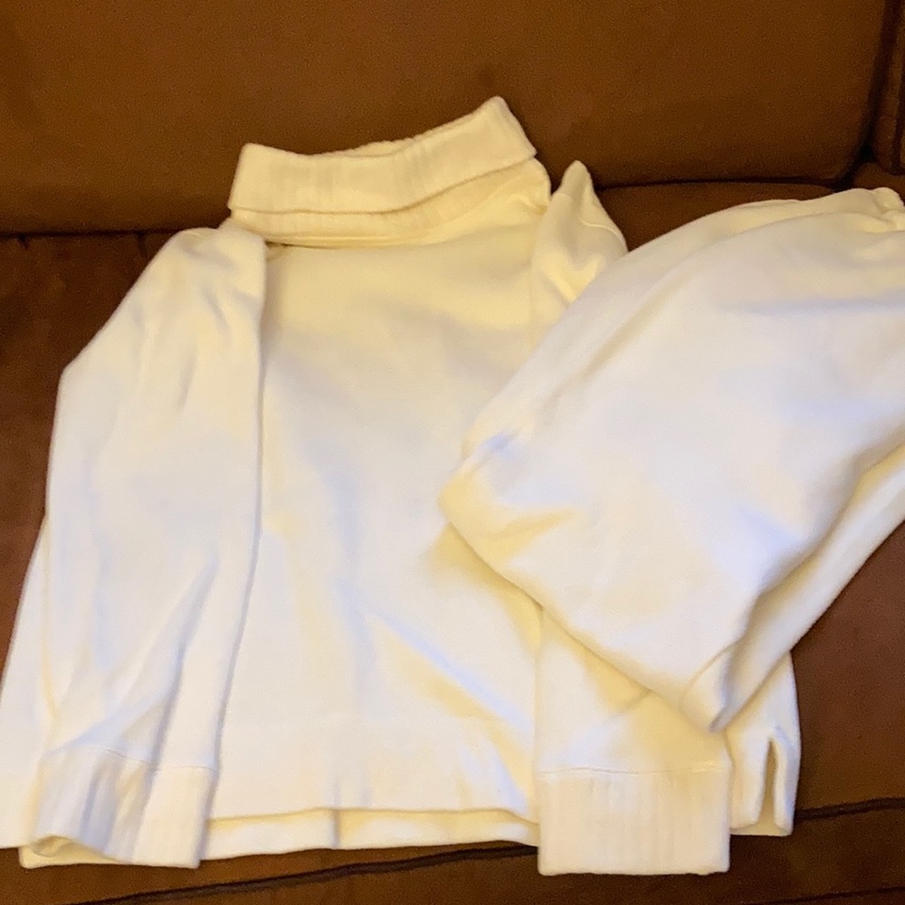 Jones PM cotton jogger outfit.